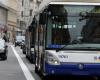 Drivers in Riga increasingly violate the ban on driving on public transport lanes / Diena