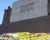 A couple of weeks after being released from prison, a man kicks flowers at the foot of the Freedom Monument / Diena