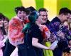 VIDEO. Eurovision winner Nemo breaks his glass microphone a few minutes after his triumph